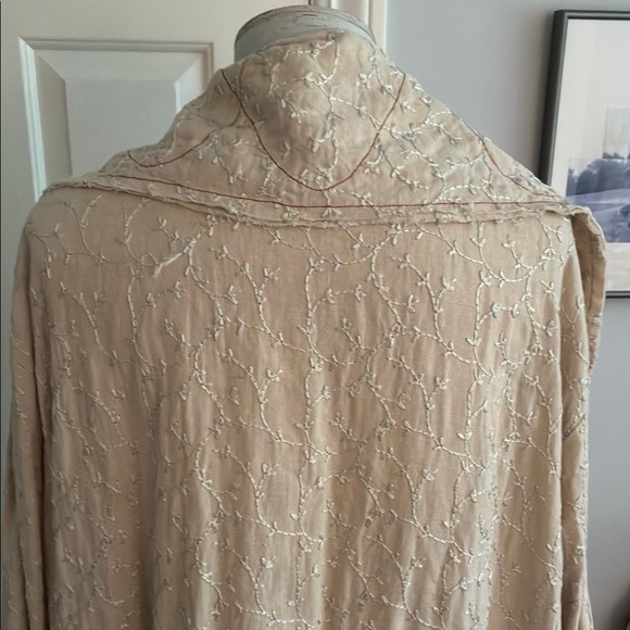 Funky cream hand made coat. - Picture 8 of 12